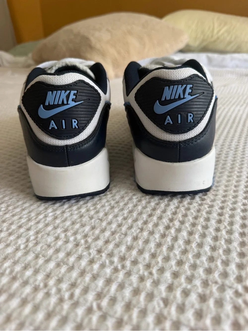 Nike Air Max in White, Light Blue & Black - Picture 2 of 7